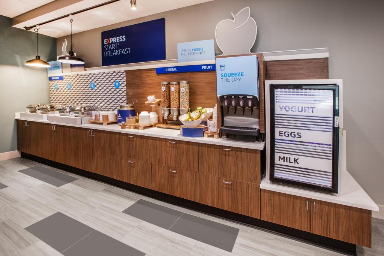 Holiday Inn Express & Suites Reedsburg - Dells Area By Ihg Екстер'єр фото