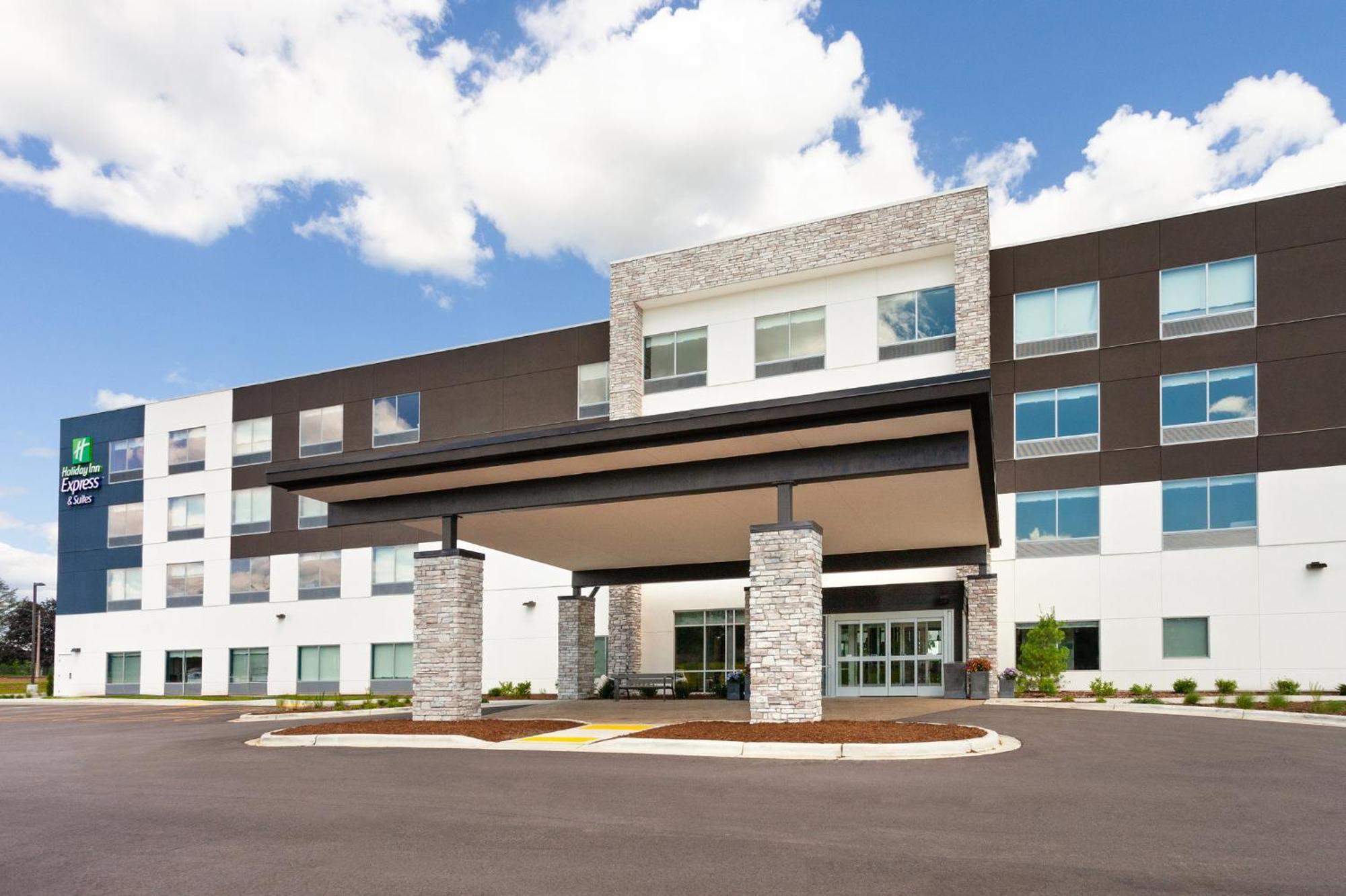 Holiday Inn Express & Suites Reedsburg - Dells Area By Ihg Екстер'єр фото