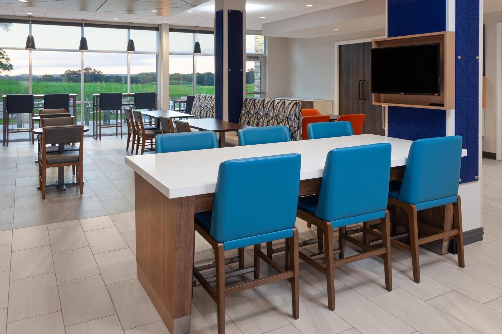 Holiday Inn Express & Suites Reedsburg - Dells Area By Ihg Екстер'єр фото